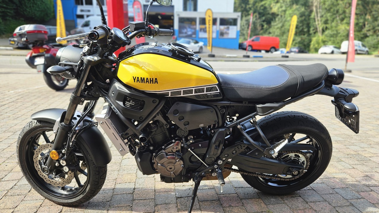 YAMAHA XSR 700