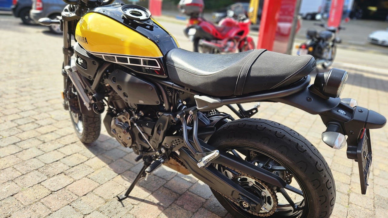 YAMAHA XSR 700