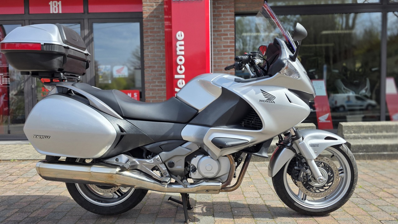 Honda Deauville NT 700V